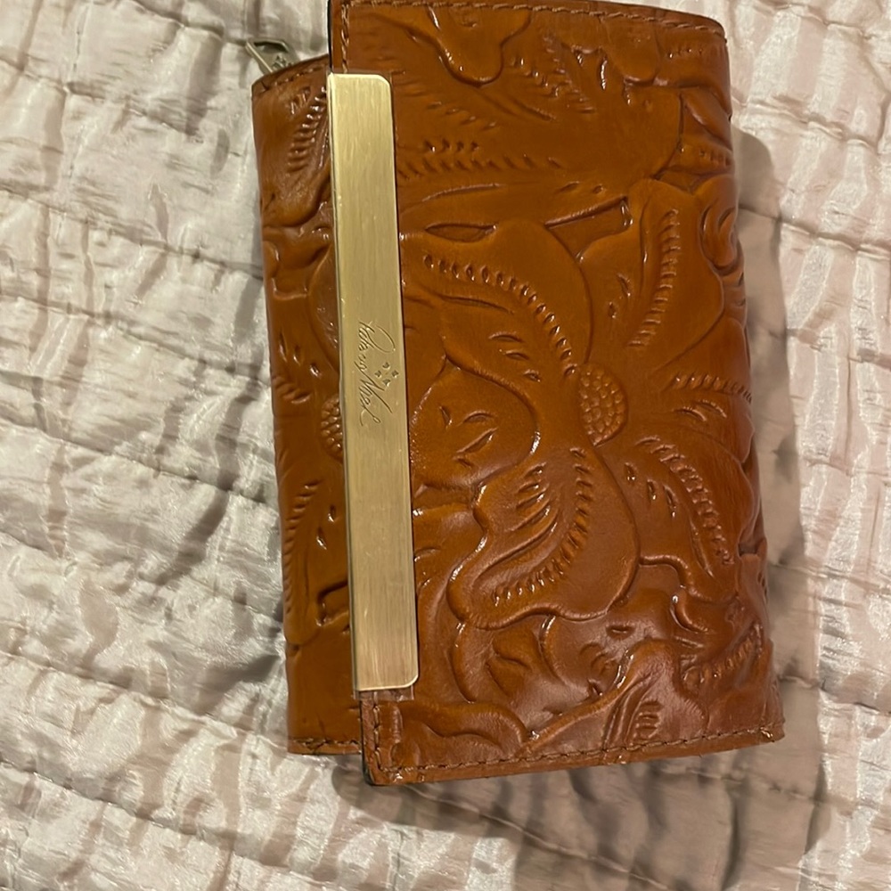 Patricia Nash brand new wallet. All leather . It’s very beautiful. Never used .
